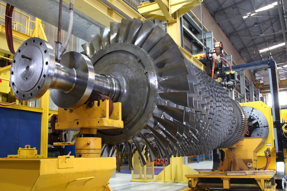 Turbina industrial en tareas de mantenimiento
